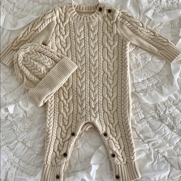 GAP Other - Like New⭐️ GAP Beautiful Cable Knit Romper & Hat